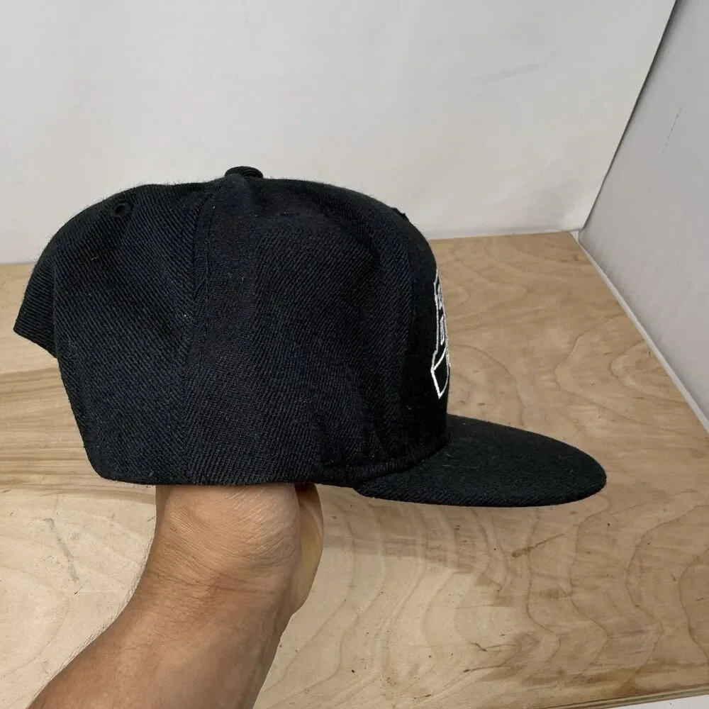 NBA Chicago Bulls Black Red Spellout Adidas Snapback Cap Hat Retro Vtg